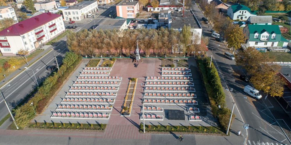 Братская могила советских воинов и партизан в Буда-Кошелево