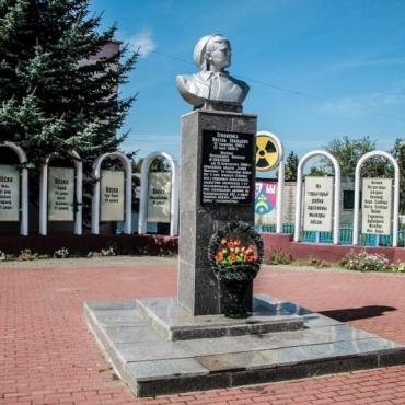 Памятник В.И.Игнатенко