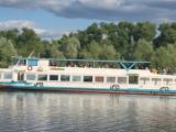 Речной порт Гомель предлагает экскурсионные прогулки по реке Сож на теплоходе, а также его почасовую аренду.